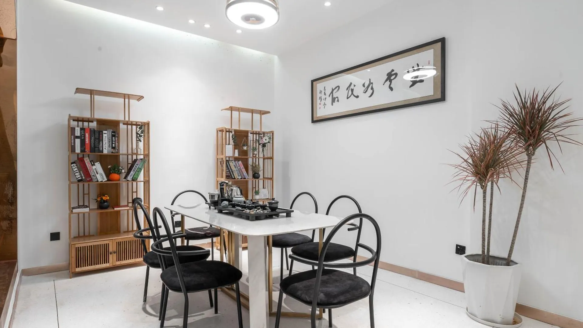Cloudless Valley Homestay 싼야
